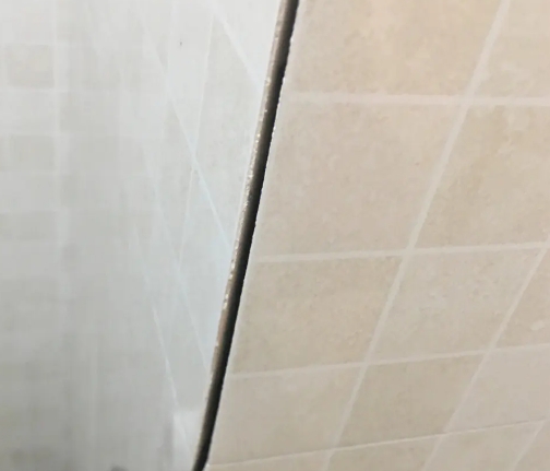 鞍山市瓷砖空鼓维修公司分享阳台瓷砖脱落的修复过程可以分为以下几个步骤
